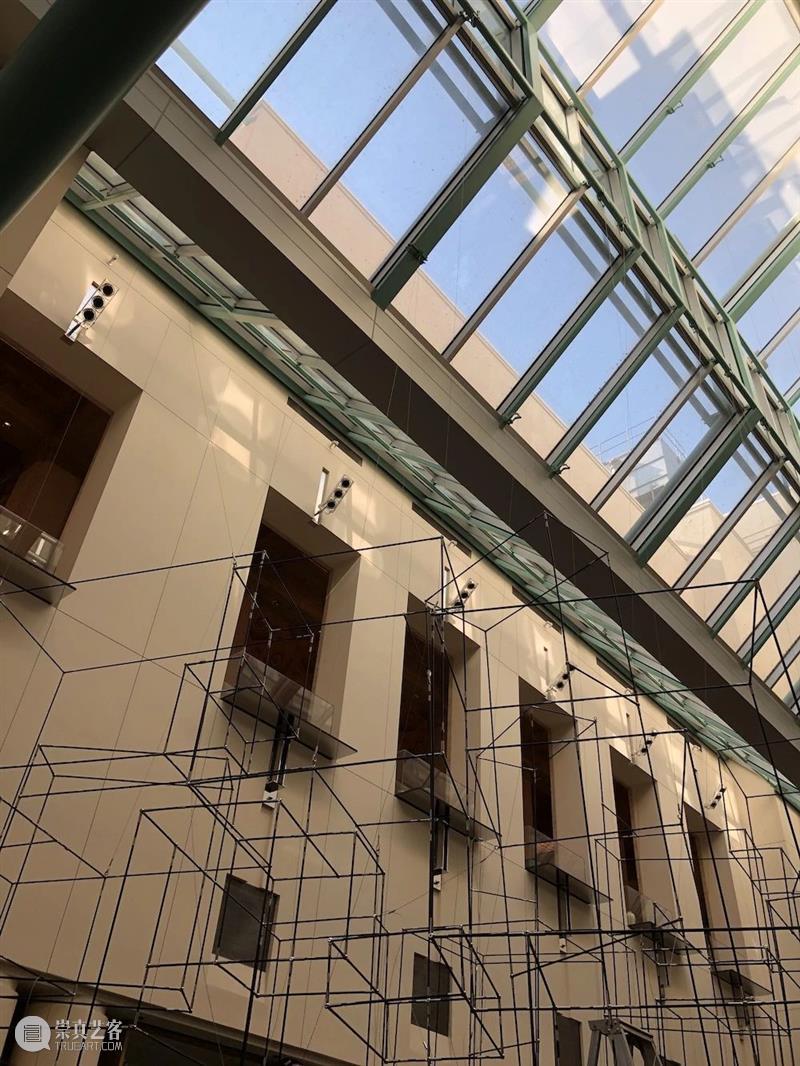 在这座古老建筑里重新感受光的样子——郑重宾最新创作《我寻找天空》亮相亚博 博文精选 墨斋 亚博 郑重宾 我寻找天空 建筑里 样子 杰克 吉尔伯特 音乐 钢琴 柳向阳 崇真艺客
